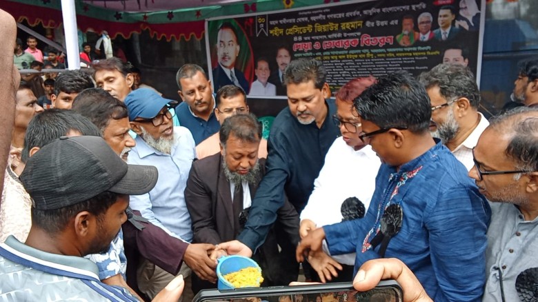জিয়ার শাহাদাত বার্ষিকীতে ১৩ নং ওয়ার্ডে হিরা সরদারের দোয়া তবারক বিতরণ কর্মসূচি