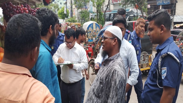 না’গঞ্জ শহরে ভ্রাম্যমান আদালতের অভিযান তিন ব্যবসায়ীকে জরিমানা