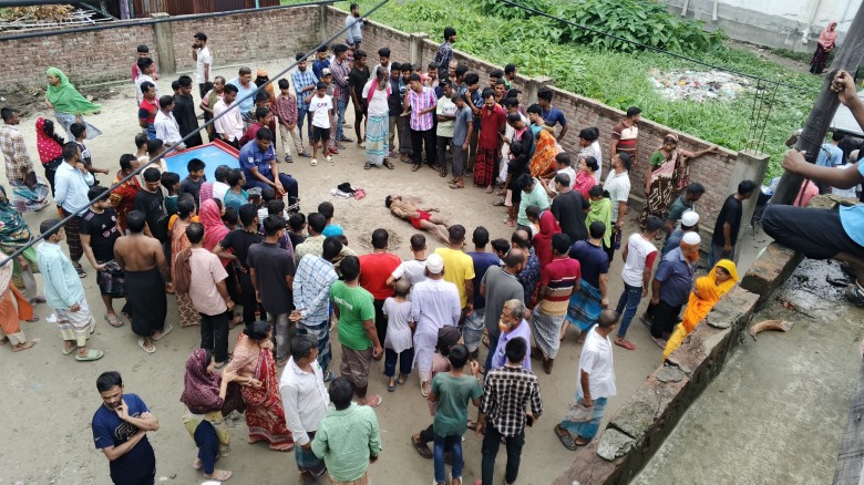 ফতুল্লার লালখাঁয় জনি সরকার নামের ব্যক্তির বস্তাবন্দি লা*শ উদ্ধার