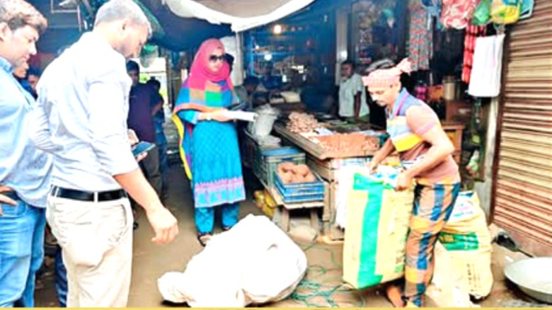 ফতুল্লার জালকুড়িতে অভিযান, এক ব্যবসায়ীকে ১০ হাজার টাকা জরিমানা