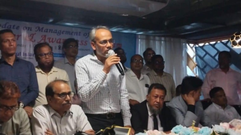 ডেঙ্গুর সময় ছুটি নিয়ে দেশ ছেড়েছিলেন তাপস : রফিকুল ইসলাম