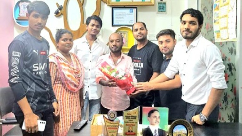 না'গঞ্জ সেন্ট্রাল নৌকা ঘাটে টোল বন্ধ করায় প্রশংসায় ভাসছেন বিএনপি নেতা দিদার