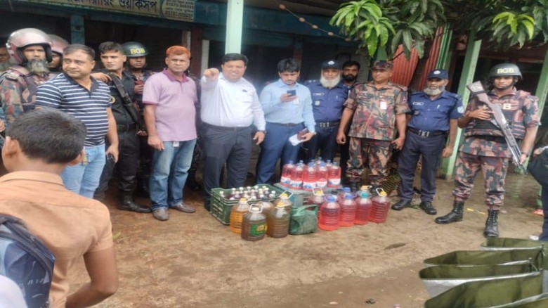 সিদ্ধিরগঞ্জের বার্মাশীলে চোরাই তেলের ডেরায় অভিযান, চোরাই তেল জব্দ