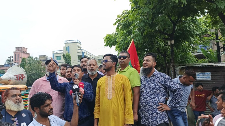 তারেক রহমানকে নিয়ে কটুক্তির প্রতিবাদে ফতুল্লায় বিএনপি ও অঙ্গসংগঠনের বিক্ষোভ মিছিল