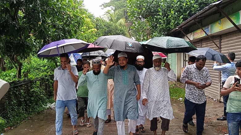 বৃষ্টি উপেক্ষা করে আবদুল জব্বারের ব্যাপক গণসংযোগ