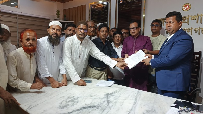 জলাবদ্ধতা নিরসনে প্রধান উপদেষ্টা ও ডিসিকে স্মারকলিপি প্রদান