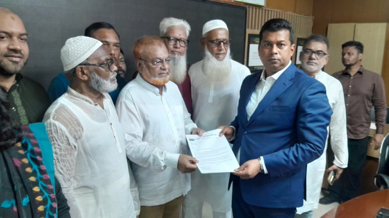 না'গঞ্জে ডিএনডির জলাবদ্ধতার নিরসনের দাবিতে জেলা প্রশাসককে  গিয়াসউদ্দিনের স্মারকলিপি