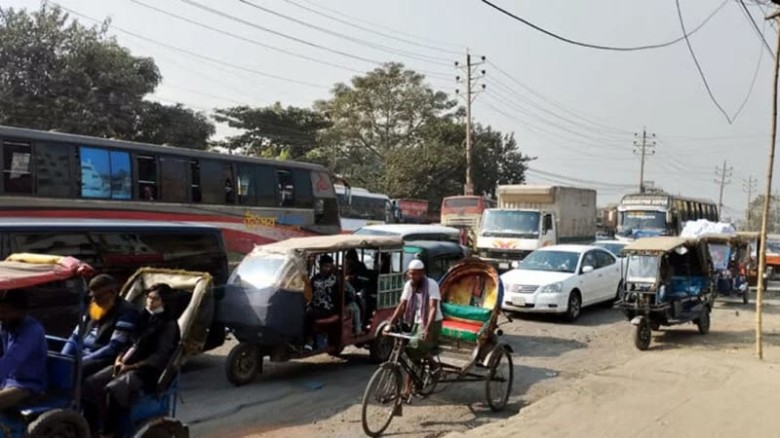 নারায়ণগঞ্জবাসীর গলার কাঁটা যানজট, আর হকার