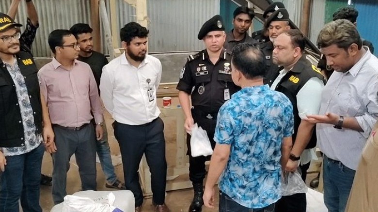ফতুল্লায় র‍্যাবে ও পরিবেশ অধিদপ্তরের যৌথ অভিযান