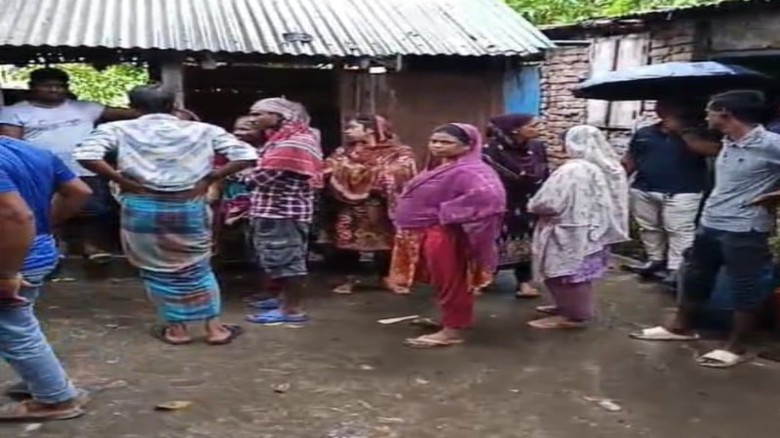সিদ্ধিরগঞ্জের গৃহবধুর গলা কাটা লাশ উদ্ধার