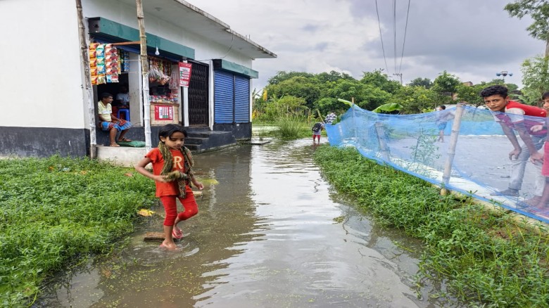 সোনারগাঁওয়ে কৃত্রিম বন্যায় পানিবন্দী ৩০ হাজার মানুষ