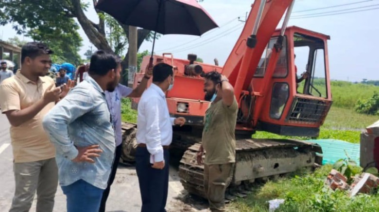 আড়াইহাজারে জেলা প্রশাসকের অনুমোদনবিহীন হাউজিং অফিস উচ্ছেদ
