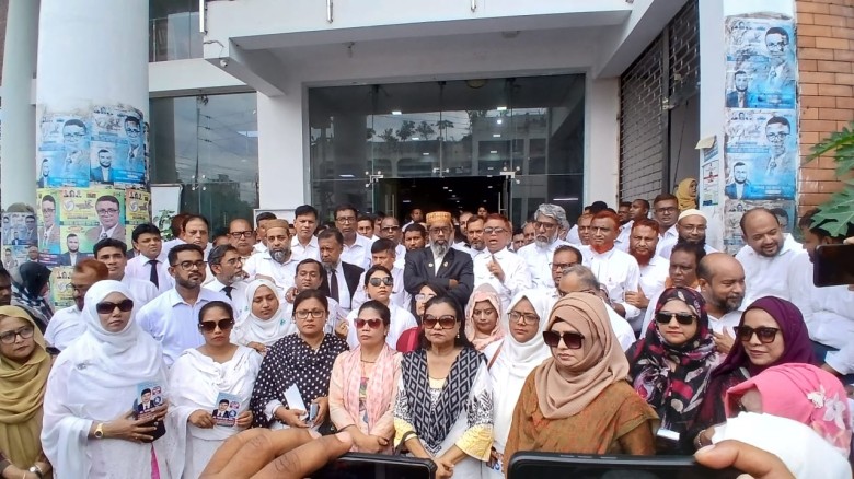 নির্বাচনী প্রচারণায় সরব হুমায়ূন-আনোয়ার প্যানেল