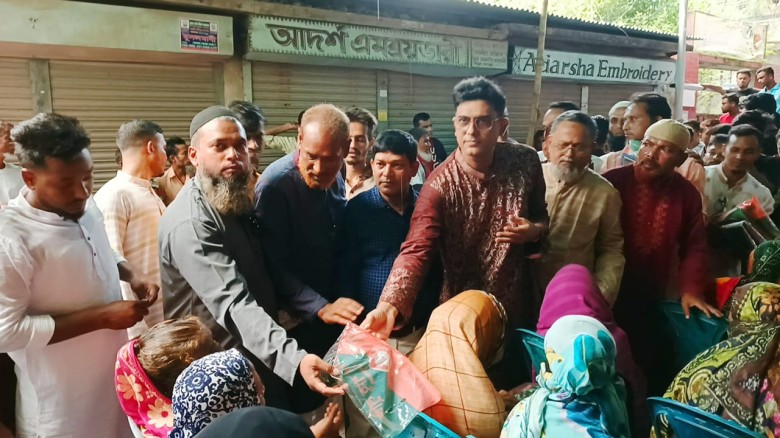 ‎ফতুল্লায় খালেদা জিয়ার ৮০তম জন্মবার্ষিকীতে বস্ত্র বিতরণ ও দোয়া মাহফিল অনুষ্ঠিত