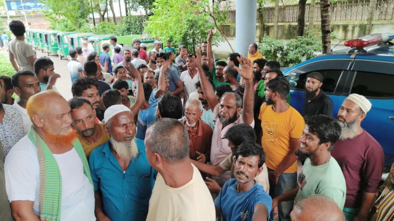 বন্দরে সিএনজি চালকদের বিক্ষোভ ও স্বারকলিপি প্রদান