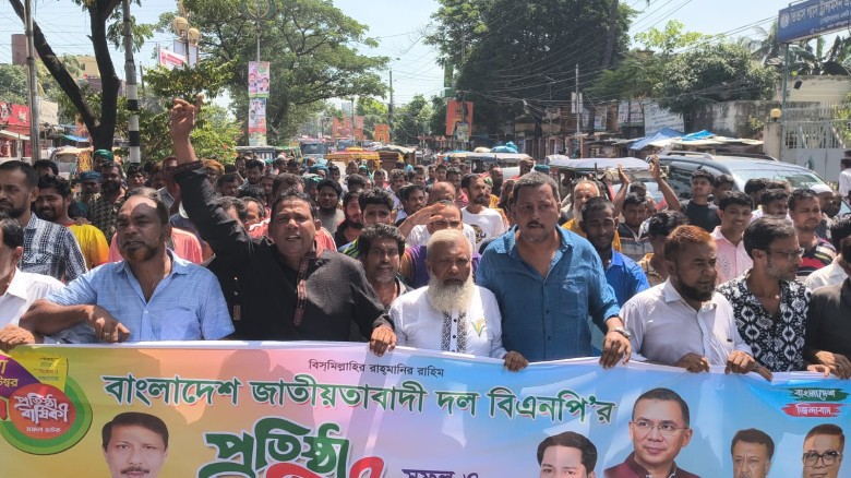 হানিফ সরদার ও হিরা সরদার এর নেতৃত্বে ১৩নং ওয়ার্ড বিএনপির নেতাকর্মীদের মহানগরে র‍্যালীতে যোগদান