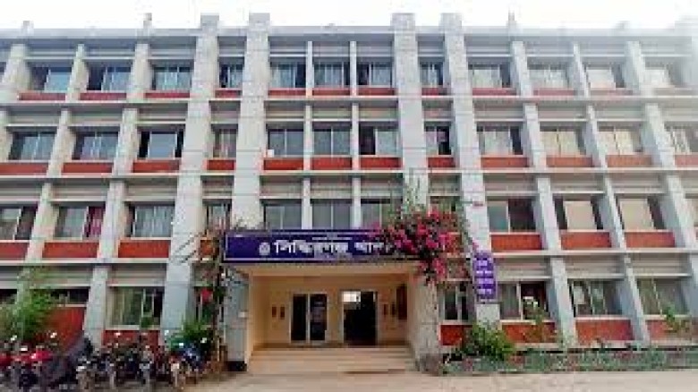 সিদ্ধিরগঞ্জে পুরুষ ও এক নারীর ঝুলন্ত মরদেহ উদ্ধার করেছে পুলিশ
