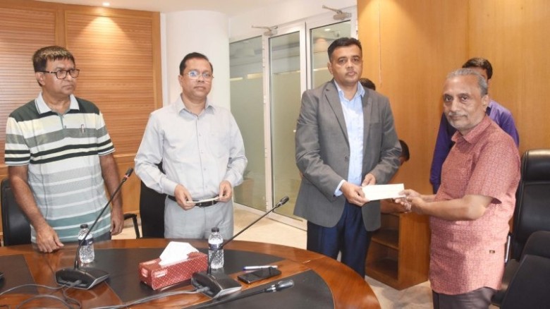 পূজা আয়োজনে সিটি কর্পোরেশনের পক্ষ থেকে আর্থিক সহায়তা