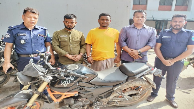 ফতুল্লায় আলোচিত ইভন হত্যাকাণ্ডে ইভনের ব্যবহৃত মোটরসাইকেল উদ্ধার
