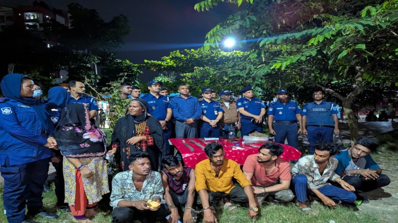 না'গঞ্জে যৌথবাহিনীর অভিযানে মাদক,অস্ত্রসহ গ্রেপ্তার ২৪