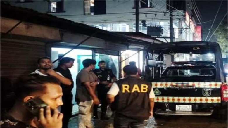 সিদ্ধিরগঞ্জে র‌্যাবের হাত থেকে ডাকাত সরদারকে ছিনিয়ে নিলো