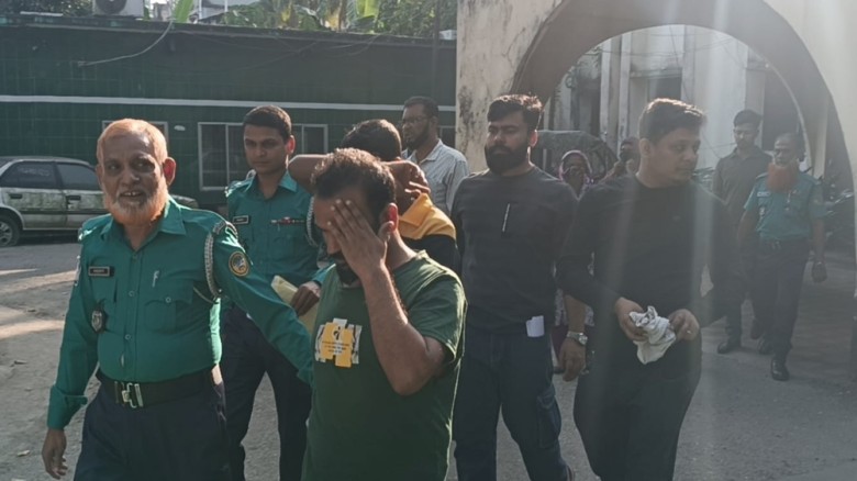 পুলিশকে কামড়ে পালালেন ছাত্রদল নেতা, আহত ৩
