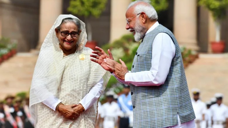 শেখ হাসিনাকে কেন ফেরত দিতে চায় না ভারত?