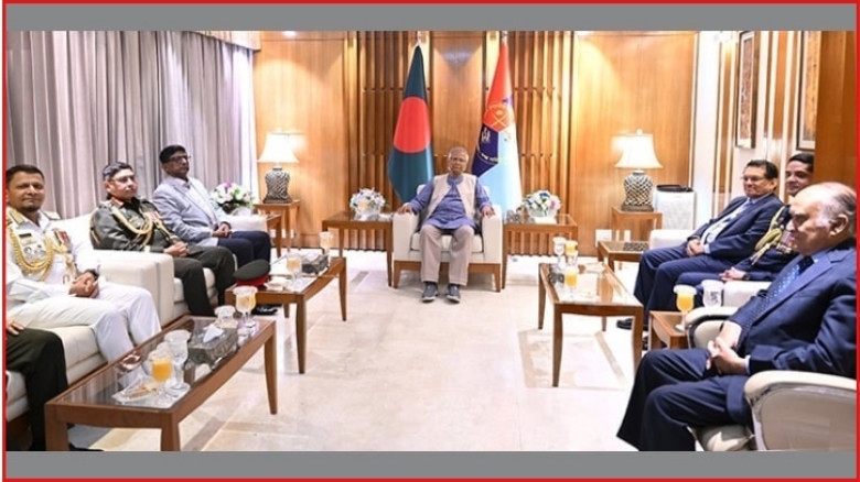 প্রধান উপদেষ্টার সঙ্গে তিন বাহিনীর প্রধানদের সাক্ষাৎ