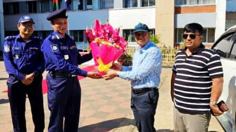 চট্টগ্রাম রেঞ্জের ডিআইজির সাজেক থানা পরিদর্শন