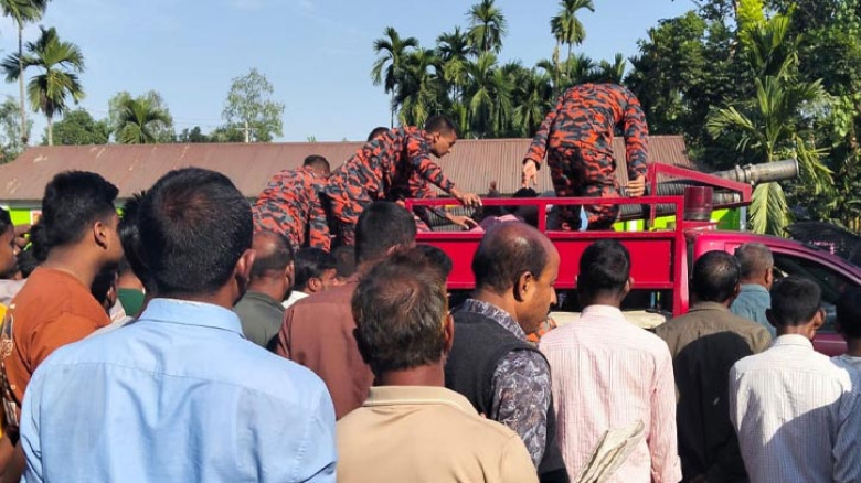 কুড়িগ্রামে ফায়ার সার্ভিসের গাড়িচালকের ঝুলন্ত মরদেহ উদ্ধার