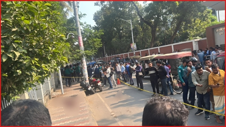 খুলনায় আদালত চত্বরে প্রকাশ্যে দুজনকে কুপিয়ে-গুলি করে হত্যা