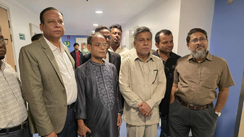 খালেদা জিয়ার শারীরিক অবস্থায় গভীর উদ্বেগ, এভারকেয়ারে ছুটে গেলেন আব্দুল মান্নান