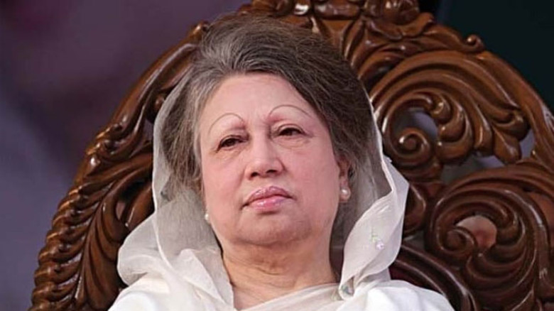 খালেদা জিয়া বিমানবন্দর যাবেন হেলিকপ্টারে, মধ্যরাতে আসছে এয়ার অ্যাম্বুলেন্স