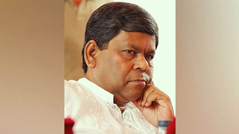 সাংবাদিক শওকত মাহমুদকে বাসার সামনে থেকে ধরে নিয়ে গেল ডিবি
