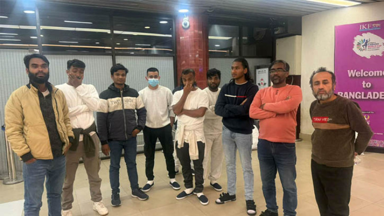 হাতকড়া ও শিকল পরিয়ে আরও ৩১ বাংলাদেশিকে ফেরত পাঠাল ট্রাম্প প্রশাসন