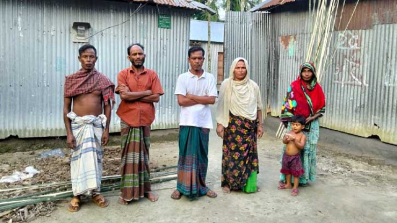 স্ত্রীকে দিয়ে ভাইয়ের বিরুদ্ধে জমি দখলের মামলা