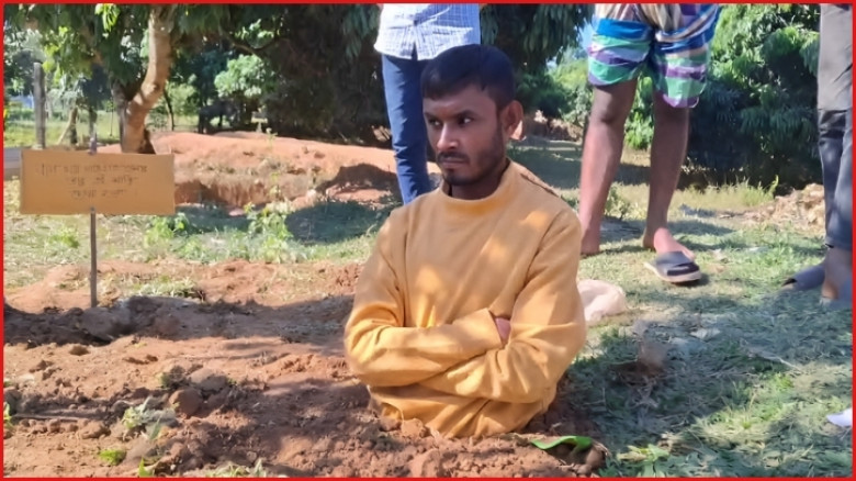মাদকের অর্থের জন্য মাকে অত্যাচার, শাস্তি দিলো এলাকাবাসী