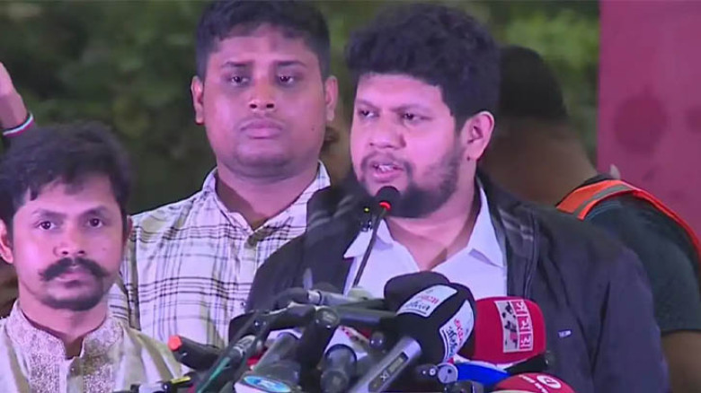 ‘একটা লাশ পড়লে আমরা কিন্তু লাশ নেব’, ভারতকে হুঁশিয়ারি মাহফুজ আলমের