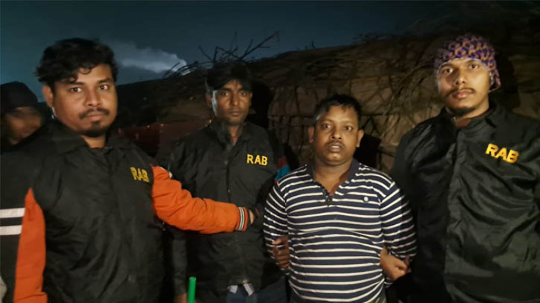 ওসমান হাদিকে হত্যাচেষ্টা: সন্দেহভাজন ফয়সালের সহযোগী কবির গ্রেফতার