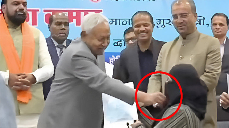 বিহারের মুখ্যমন্ত্রী খুললেন নারী চিকিৎসকের হিজাব, বিতর্কের ঝড়