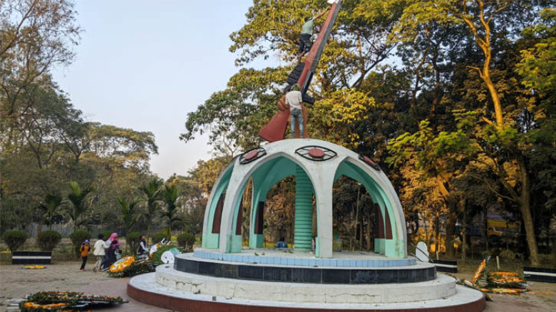 প্রশাসনের সদিচ্ছার অভাবে মুক্ত বাংলা রং করল ইবি ছাত্রদল