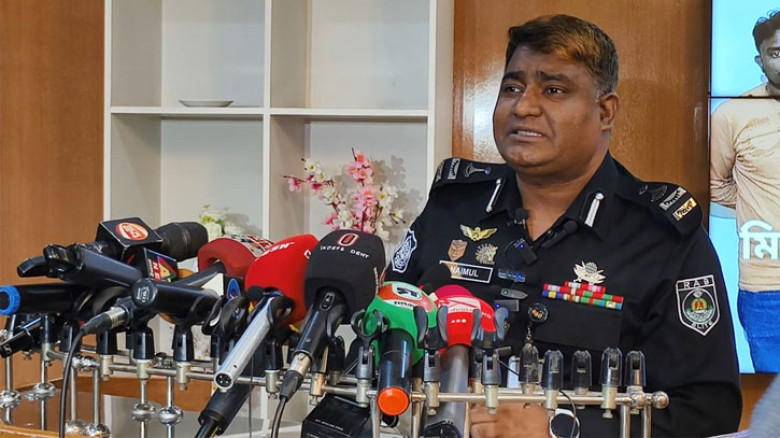 ভালুকায় যুবক হত্যাকাণ্ড: চাকরি থেকে ইস্তফা করিয়ে জনতার হাতে তুলে দেয়-র‌্যাব