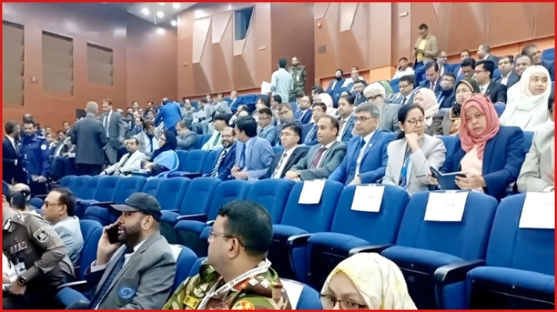 সুষ্ঠু নির্বাচনে মাঠ প্রশাসনকে কঠোর নির্দেশ ইসির