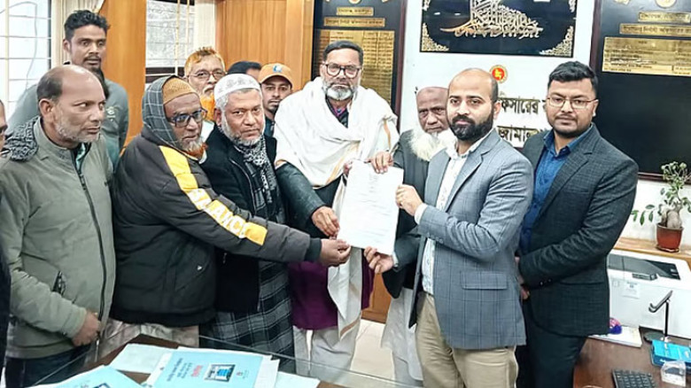 বিএনপির মনোনয়নবঞ্চিত নেতা ও তাঁর স্ত্রী স্বতন্ত্র প্রার্থী হিসেবে মনোনয়নপত্র সংগ্রহ