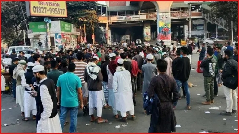হাদি হত্যার বিচার দাবিতে ইনকিলাব মঞ্চের বিক্ষোভ, শাহবাগ অবরোধ