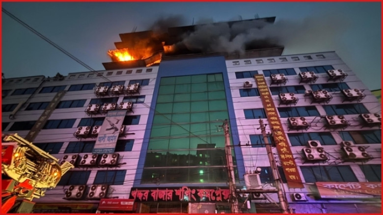 গুলিস্তানে শপিং কমপ্লেক্সে ভয়াবহ অগ্নিকাণ্ড