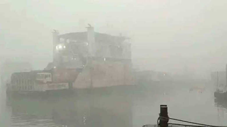 সারাদেশে সব ধরনের নৌযান চলাচল বন্ধ ঘোষণা