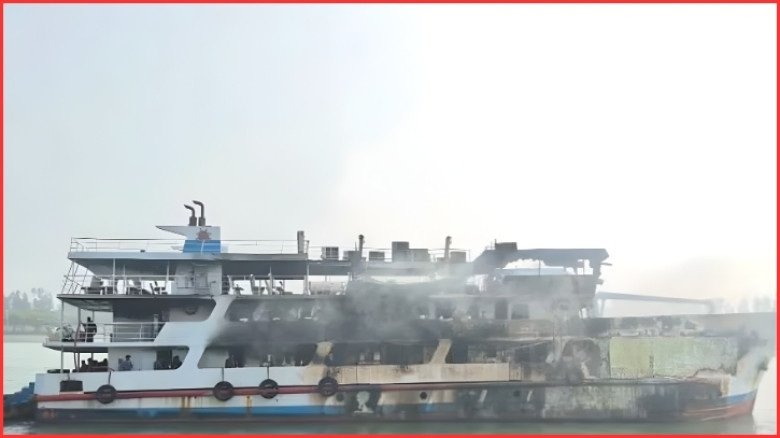 সেন্টমার্টিনগামী পর্যটকবাহী জাহাজে ভয়াবহ আগুন, নিহত ১
