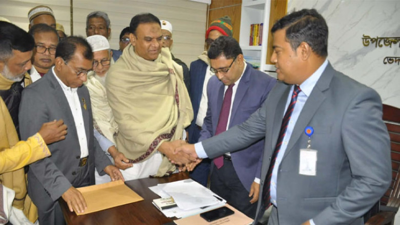 মনোনয়নপত্র জমা দিলেন শরীয়তপুর-৩ আসনে মিয়া নুরুদ্দিন আহাম্মেদ অপু