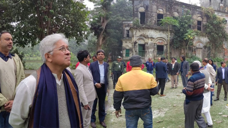 প্রত্নতাত্ত্বিক নিদর্শন সংরক্ষণের নির্দেশ দিলেন রাজৈরে উপদেষ্টা আদিলুর রহমান খান